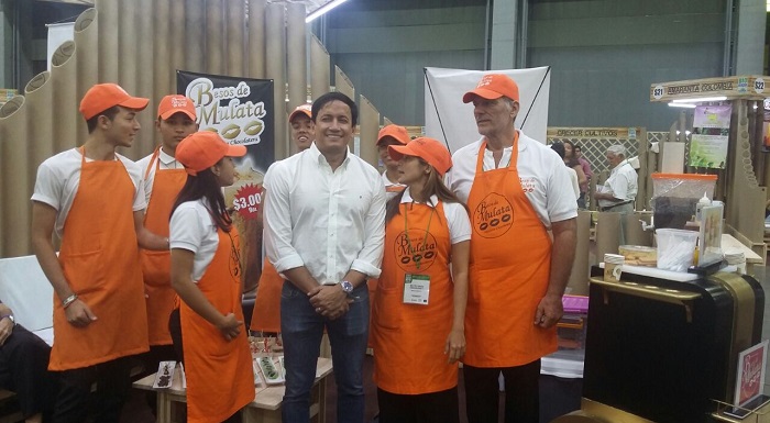3 Albrt Escolar fue atrapado por la gente de besos de mulata delcacao y sus productod