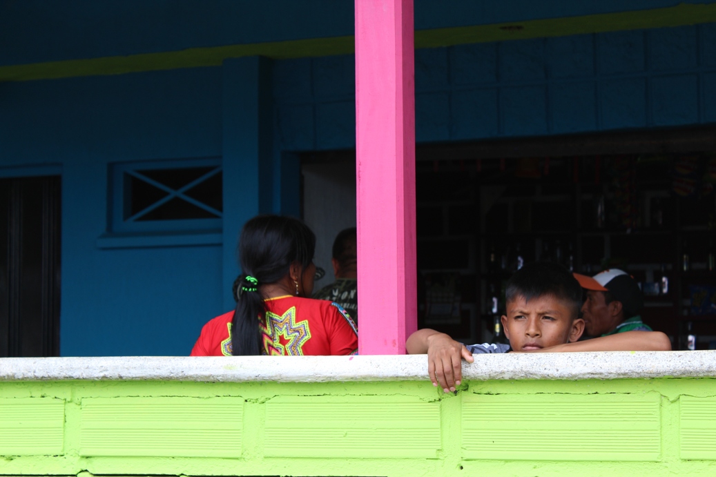 Hay miradas en Colombia que son más profundas que un himno y valen más que un saludo a la bandera.