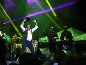 Sergio Vargas, interpretó los merengues de siempre.