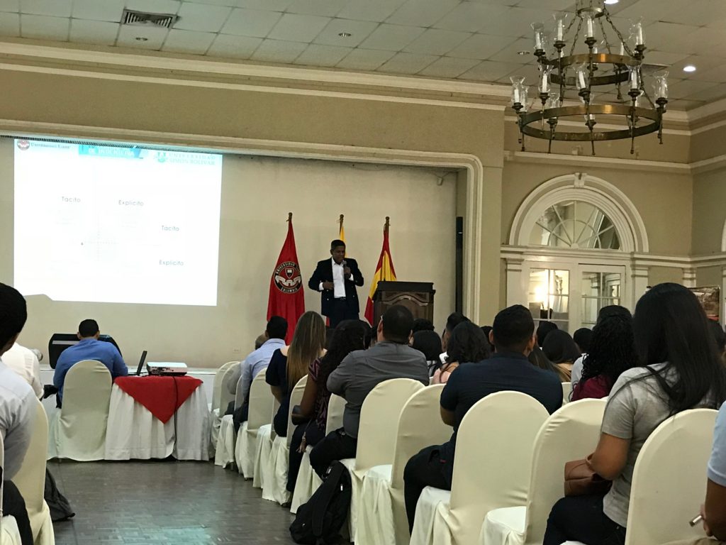 Alex Messino Soza, experto en gestión del conocimiento. 