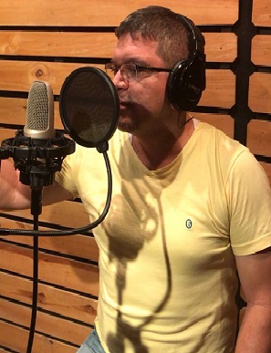 5 Sandro Barragán cantante