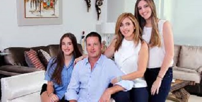 6 René Puche en familia