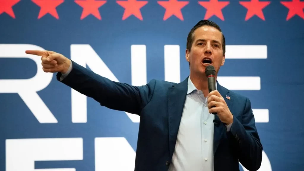Berni Moreno se convirtió en el primer senador colombiano de EE.UU.